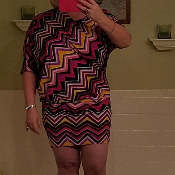 2 asymmetrical sleeve mini dresses - Picture 5 of 5